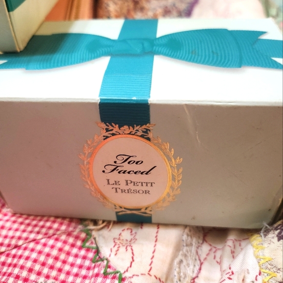 Too faced Le Petit Tresor in Paris nwt - Picture 6 of 9